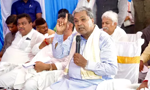 Congress Backs Siddaramaiah, Attacks Karnataka Governor