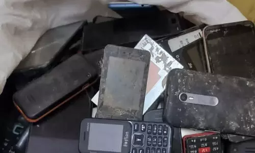 Ramagundam Cops Nab 4, Seize 4K Mobile Phones