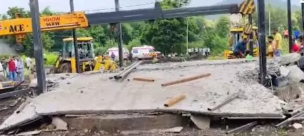 MP: 5 labourers killed as roof of under-construction cottage collapses at resort MP: 5 labourers killed as roof of under-construction cottage collapses at resort