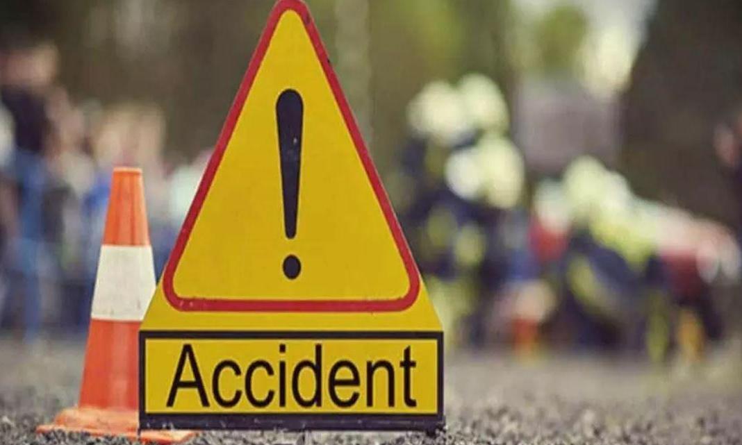 4 tribals killed, 15 injured as tractor-trolley overturns in MP