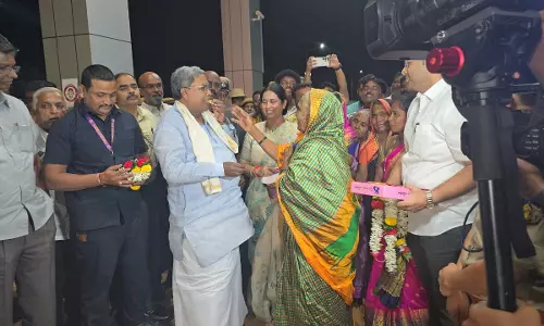 Elderly Woman Blesses CM Siddaramaiah for Gruha Lakshmi Scheme
