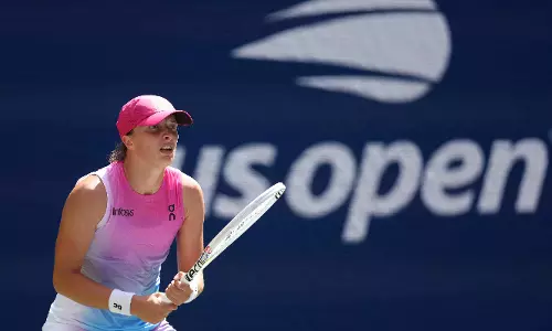 US Open: Top-Ranked Swiatek Outlasts Rakhimova in FIrst Round