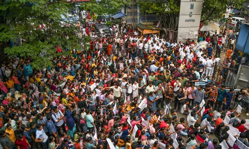Junior doctors in Bengal reject Mamatas appeal to end ceasework