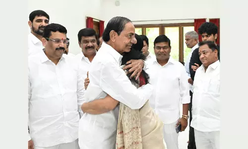 Telangana: Kavitha Meets KCR After Tihar Release