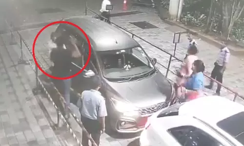 Watch: Audi driver violently thrashes Ola driver over minor accident in Mumbai Watch: Audi driver violently thrashes Ola driver over minor accident in Mumbai