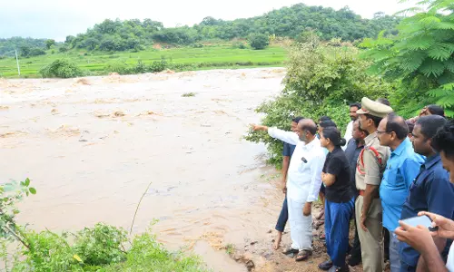 Heavy rains disrupt normal life in Karimnagar