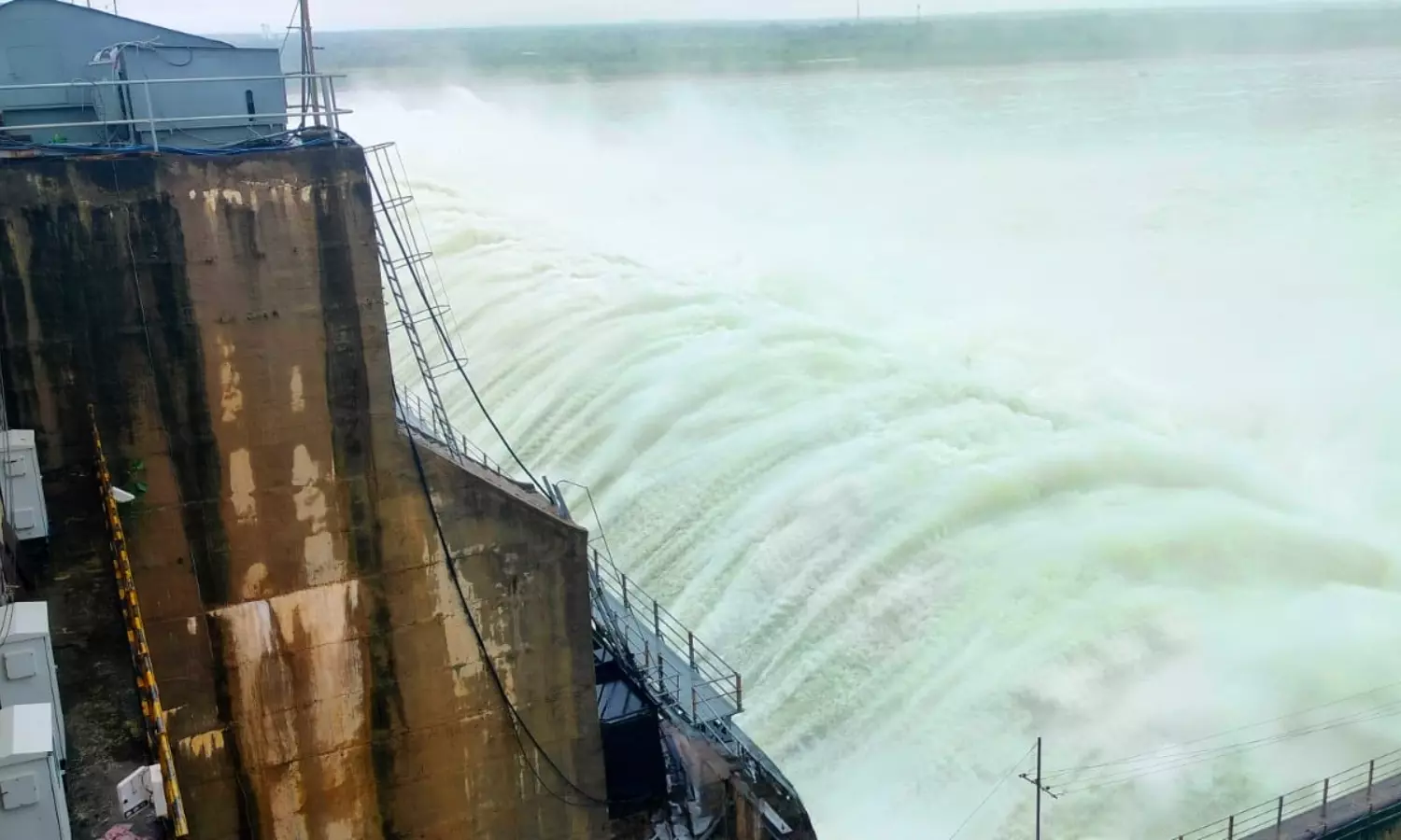 Flood released by lifting 40 SRSP gates Flood released by lifting 40 SRSP gates