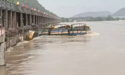AP Rains: Five boats stuck up at Prakasam barrage
