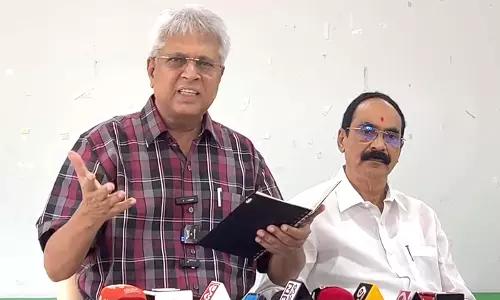 Vundavalli Criticises Naidu for Supporting Margadarsi Management