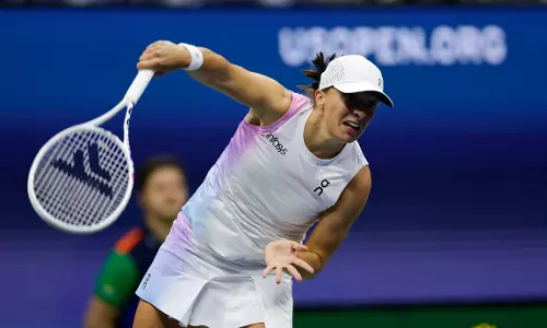 US Open: World number one Swiatek into quarter-finals