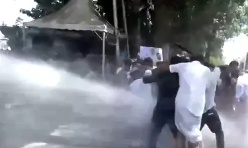 Youth Congress Clash with Kerala Police, Seek CMs Resignation