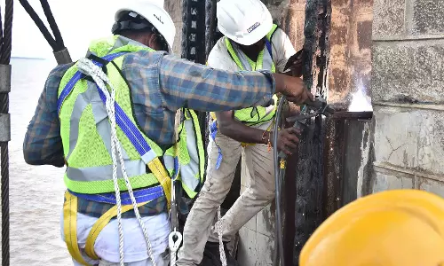 Repairs to Prakasam Barrage gates taken up