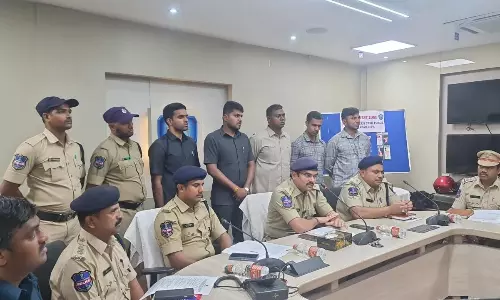 Hyderabad Police Arrest Gang Involved in Rs.43.8 Lakh Cash Bag Theft Hyderabad Police Arrest Gang Involved in Rs.43.8 Lakh Cash Bag Theft