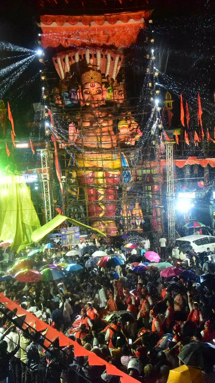 Rain No Obstacle for Ganeshas Across Hyderabad