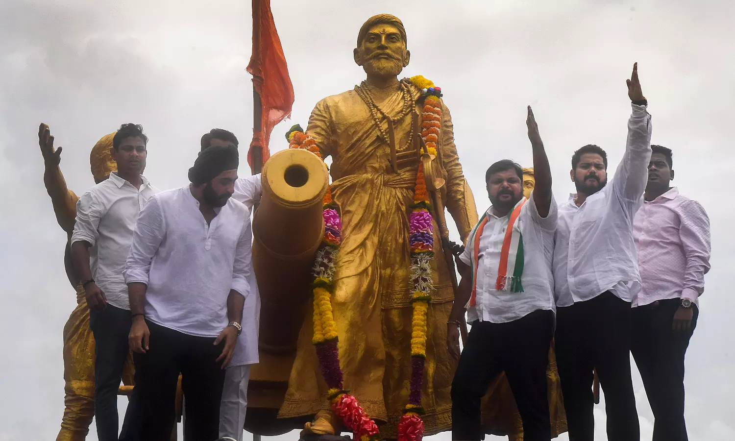 AA Edit | Blame game on collapsed statue AA Edit | Blame game on collapsed statue