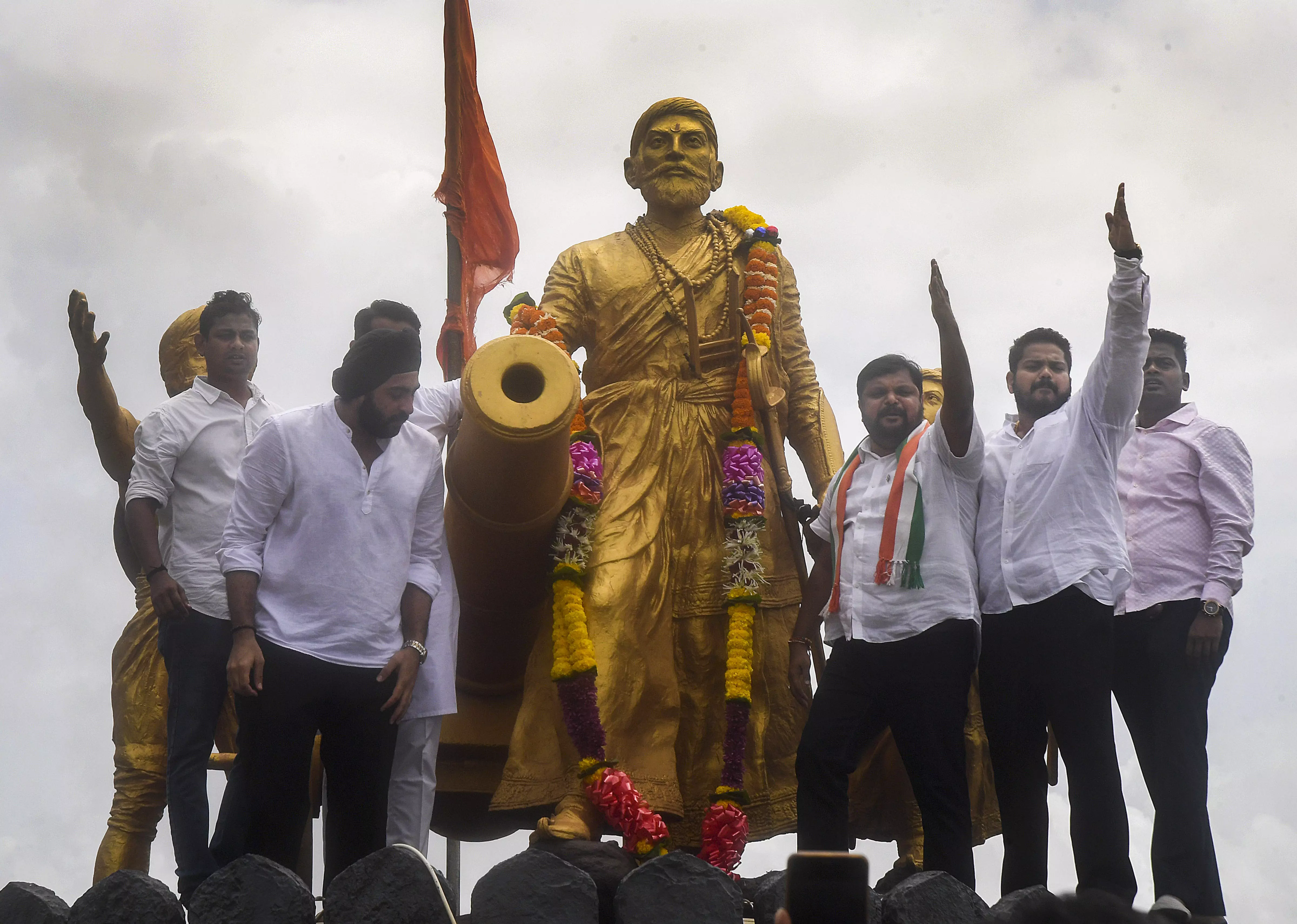 AA Edit | Blame game on collapsed statue AA Edit | Blame game on collapsed statue