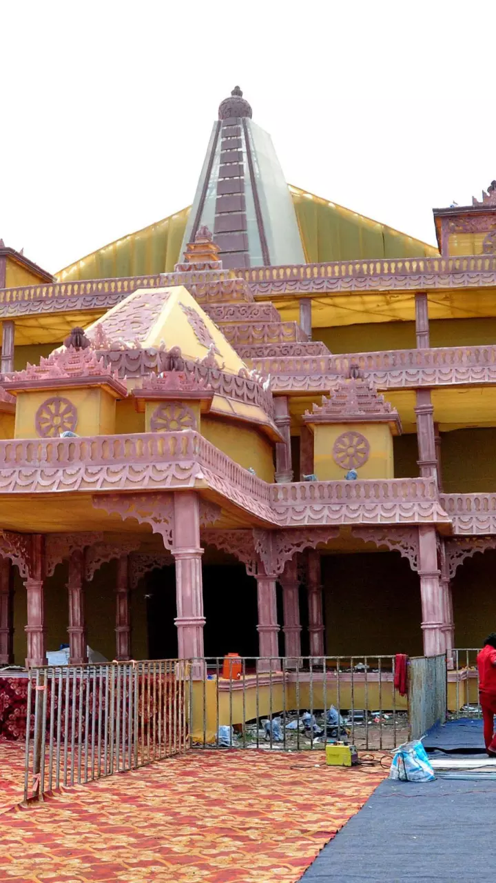 Crowds Flock to Poorna Market Ahead of Ganesh Chaturthi in Visakhapatnam