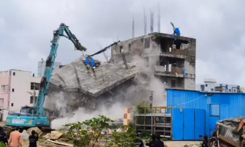 HYDRAA demolishes unauthorised structures in Dundigal