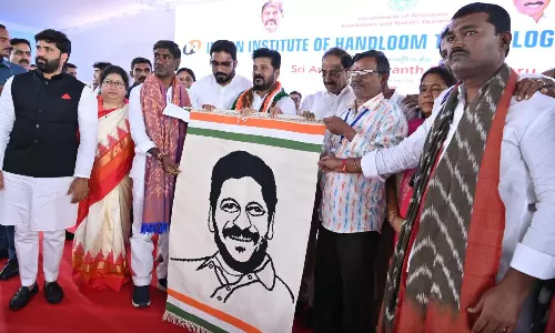 CM Revanth Offers Backstop for Telanganas Handloom Industry
