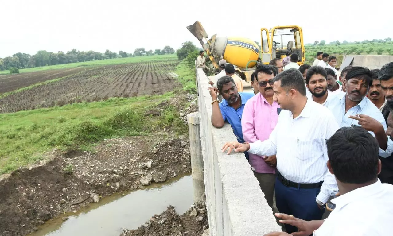 Collector Visits Flood-hit Villages, Promises Rs 10K Per Acre Collector Visits Flood-hit Villages, Promises Rs 10K Per Acre