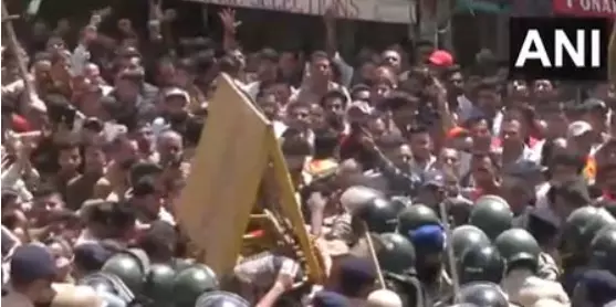 Sanjauli Mosque Row: As protests intensify, police use water canons, lathicharge protestors Sanjauli Mosque Row: As protests intensify, police use water canons, lathicharge protestors