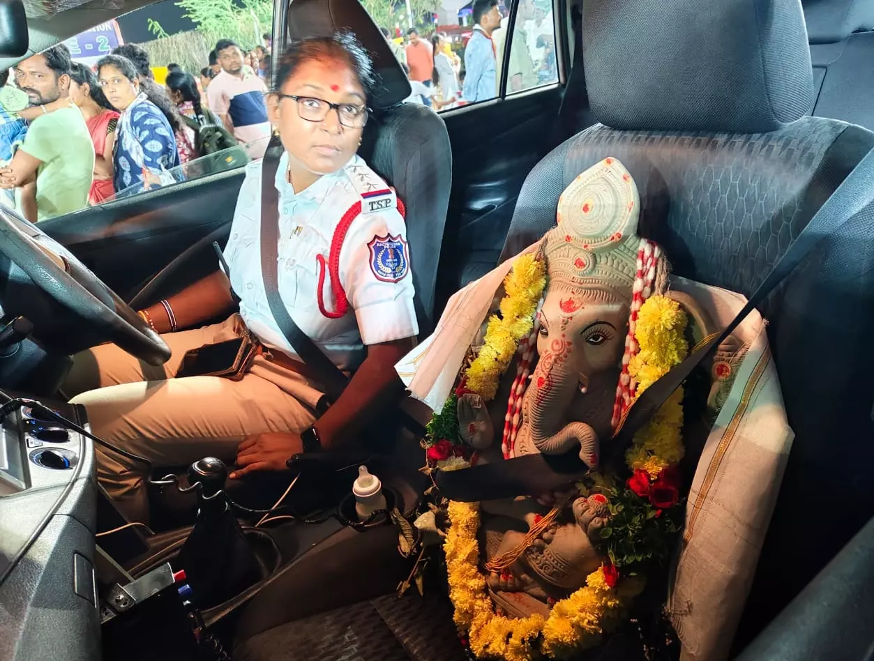 Rachakonda Police Shares Pic of Ganesha Wearing Seat Belt to Promote Safe Driving Rachakonda Police Shares Pic of Ganesha Wearing Seat Belt to Promote Safe Driving