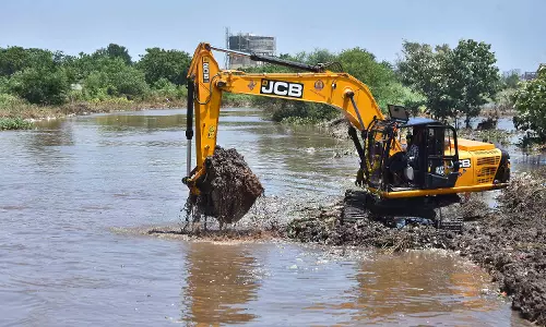 AP: Motor pumps clearing stagnant Budameru floodwater