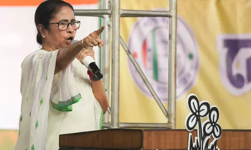 West Bengal CM Apologizes, Offers to Resign Amid Junior Doctors Strike
