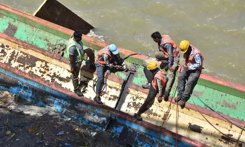 Works to Salvage Damaged Boats Continue at Praksam Barrage