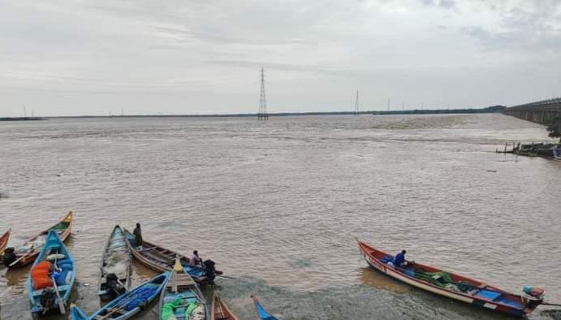 AP, TG Clash Over Godavari Water; 1,000 TMC Feet Wasted