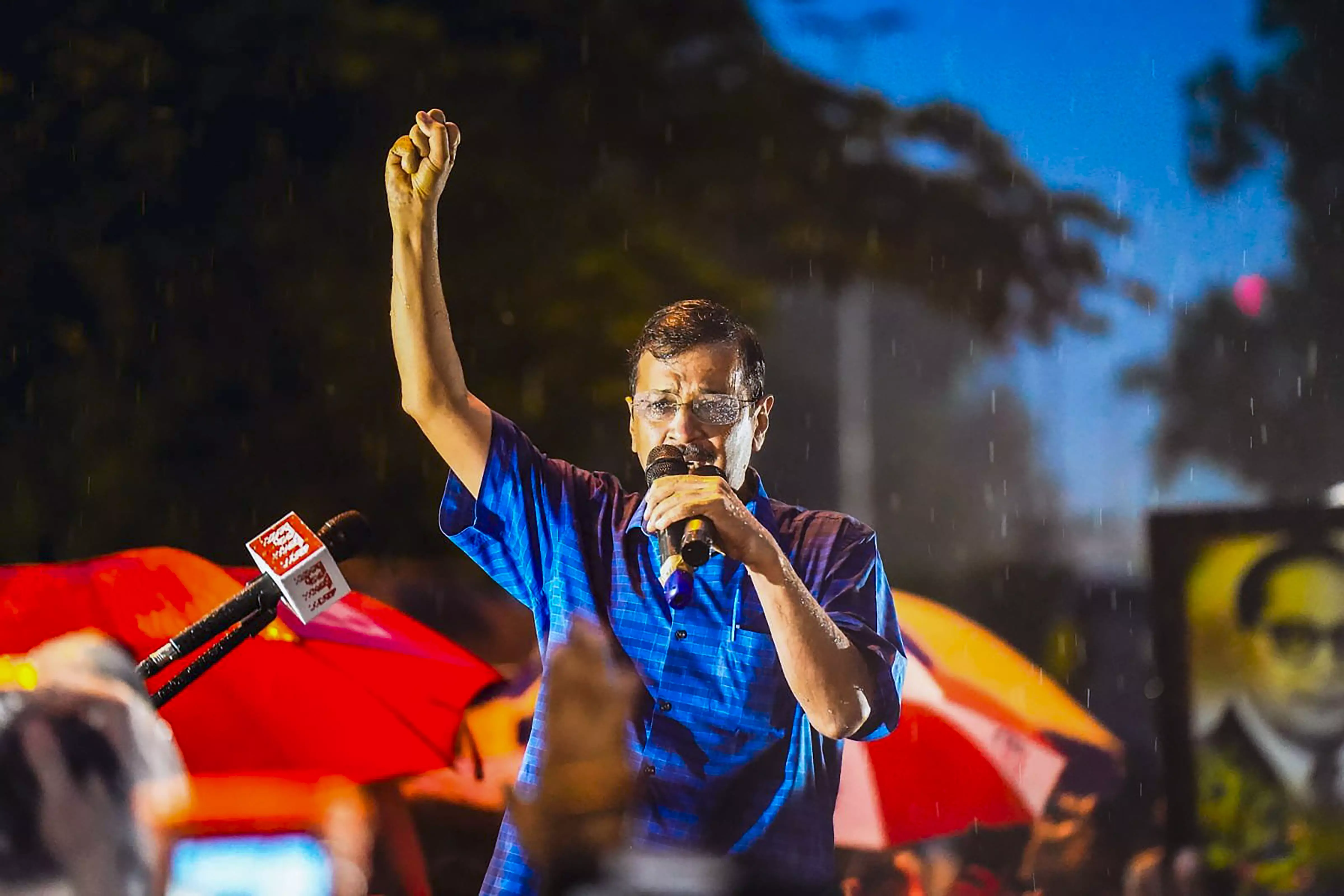 Kejriwal walks out of Tihar jail