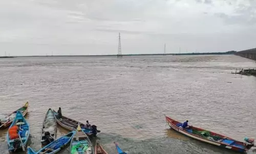 Water Level Falls in Godavari at Cotton Barrage