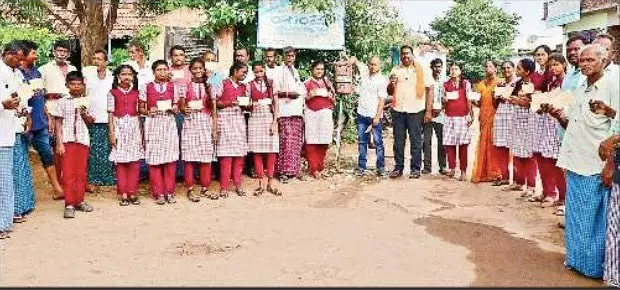 Telangana: Students Urge Officials for More RTC Buses Telangana: Students Urge Officials for More RTC Buses