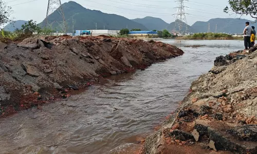 Taxpayers Association demands government to take steps to protect Vijayawada from Budameru floods