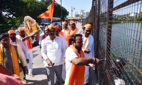 Bhagyanagar Ganesh Utsav Samithi Removes Barricades at Tank Bund