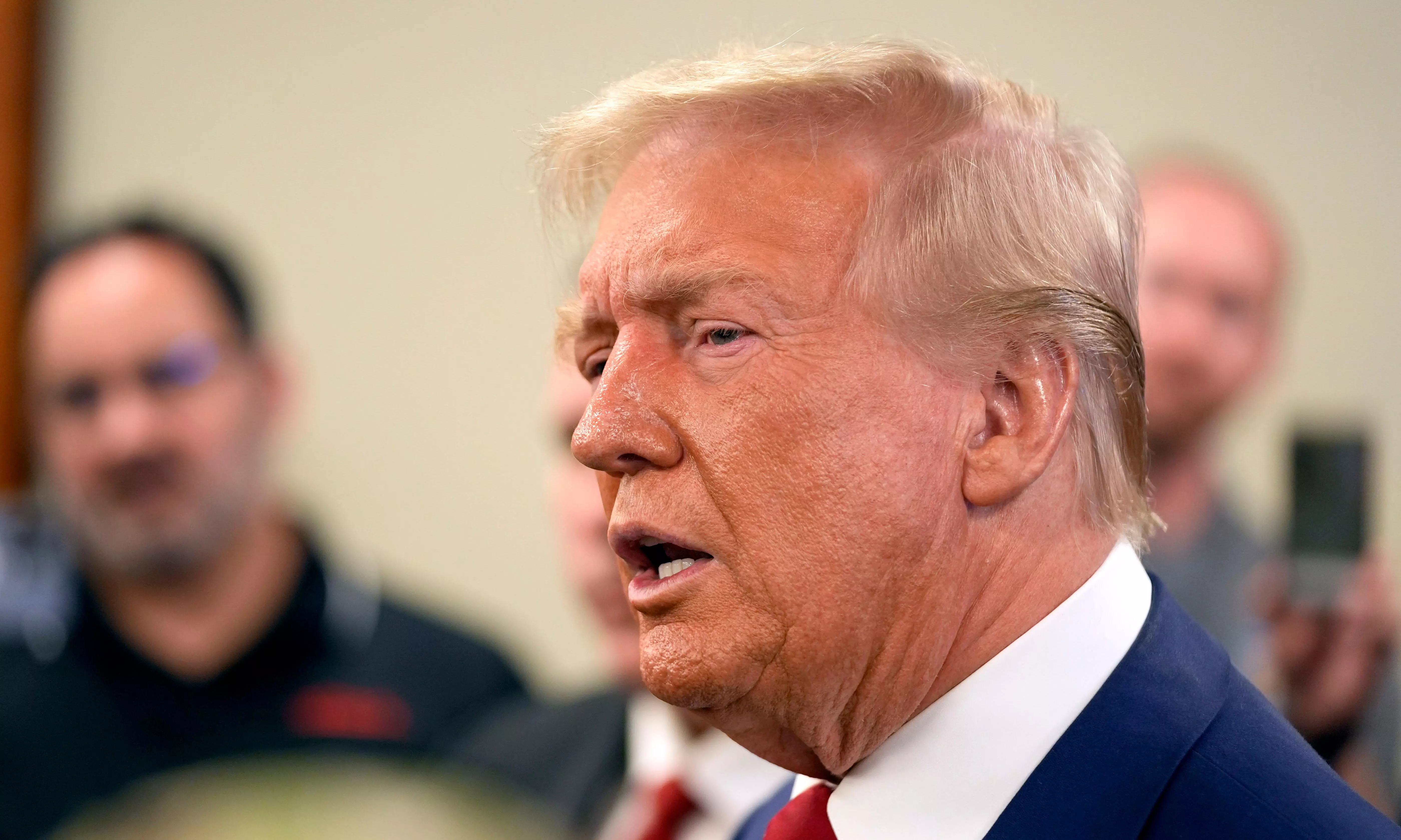 Donald Trump was target of apparent assassination attempt, says FBI Donald Trump was target of apparent assassination attempt, says FBI