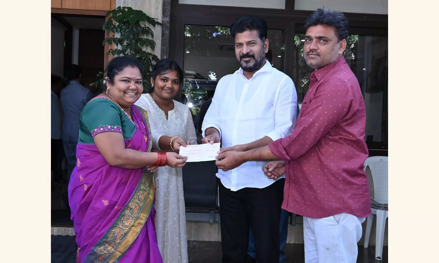 Kumari aunty donates Rs.50,000 to CMRF Kumari aunty donates Rs.50,000 to CMRF