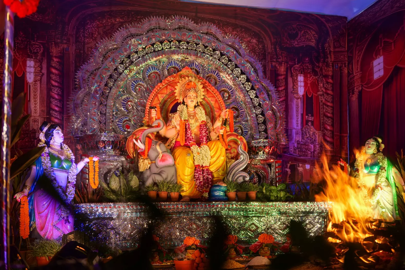 Bengalis celebrate Vishwakarma birth fete Bengalis celebrate Vishwakarma birth fete