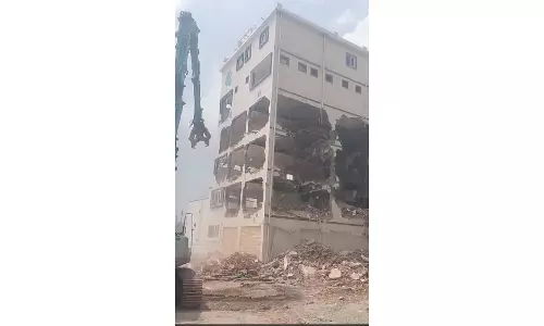 HYDRAA: 16 sheds in Kukatpally lake, three   multi-storied buildings, 27 villas in Ameenpur demolished