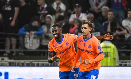 Marseille stun Lyon with 95th-minute winner after early red card Marseille stun Lyon with 95th-minute winner after early red card