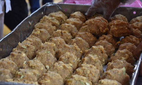 Swamijis protest alleged adulteration in Tirumala laddu prasadam