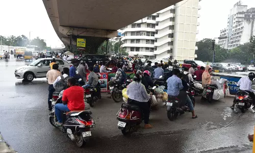 Hyderabad: Foul Water, Traffic Jams Plague Oliphant Bridge
