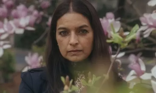 Pulitzer winner Jhumpa Lahiri declines award over New York museums keffiyeh ban