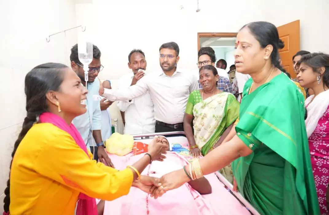 Two Forest Officials Trying to Prevent Encroachment Beaten Up, Suffer Serious Injuries Two Forest Officials Trying to Prevent Encroachment Beaten Up, Suffer Serious Injuries