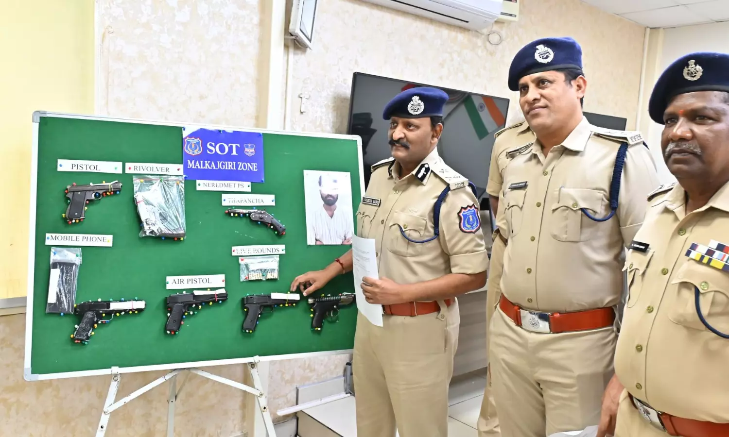 Hyderabad arms dealer arrested, weapons seized Hyderabad arms dealer arrested, weapons seized
