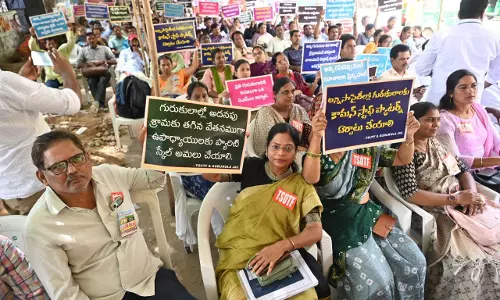 Hyderabad: Hundreds of teachers protest on lack of facilities Hyderabad: Hundreds of teachers protest on lack of facilities