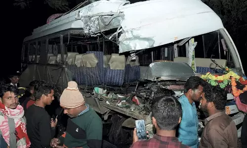 6 killed, nearly 20 injured in bus-truck collision in MPs Maihar district 6 killed, nearly 20 injured in bus-truck collision in MPs Maihar district