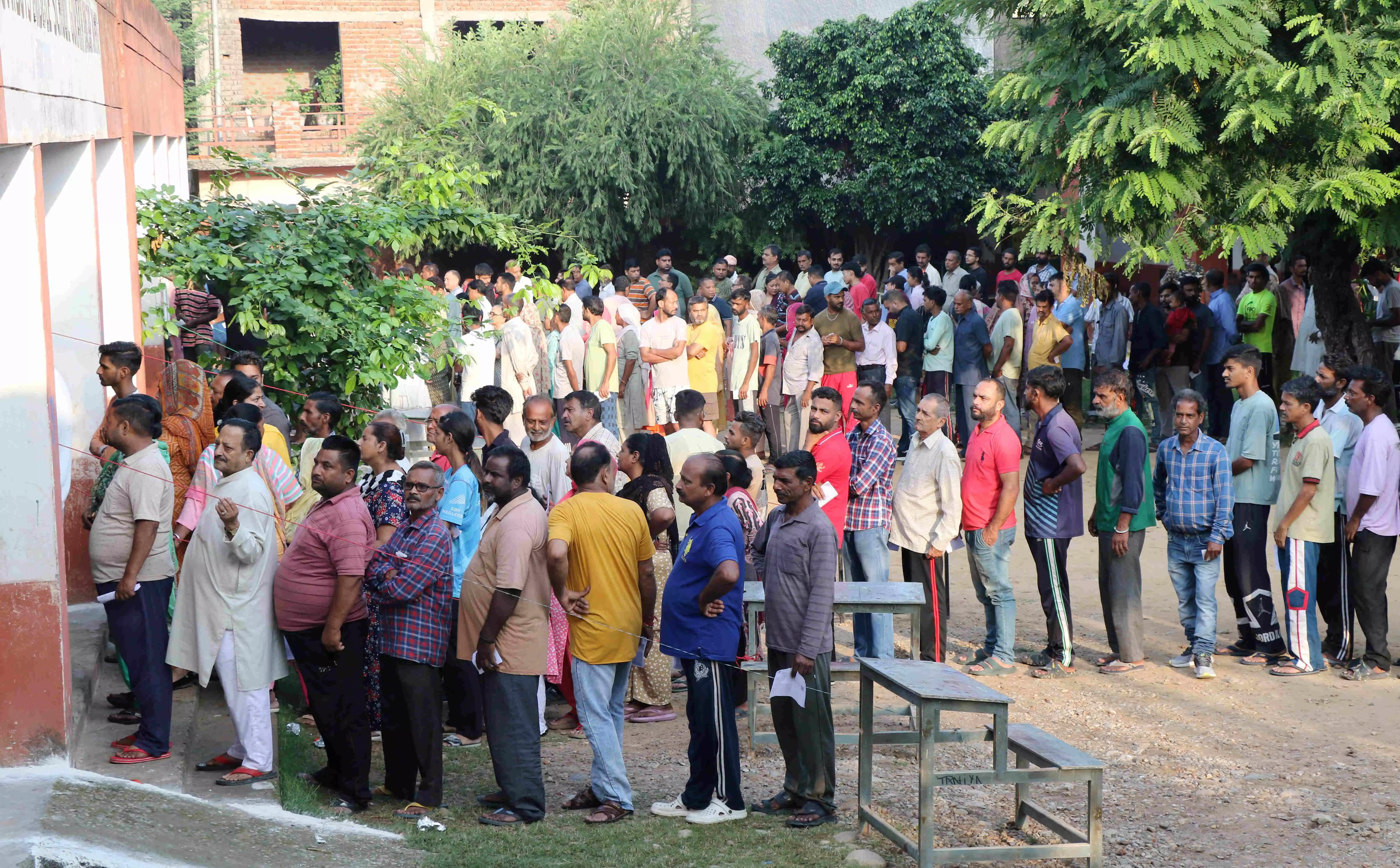 Voting begins in final phase of J-K Assembly elections Voting begins in final phase of J-K Assembly elections