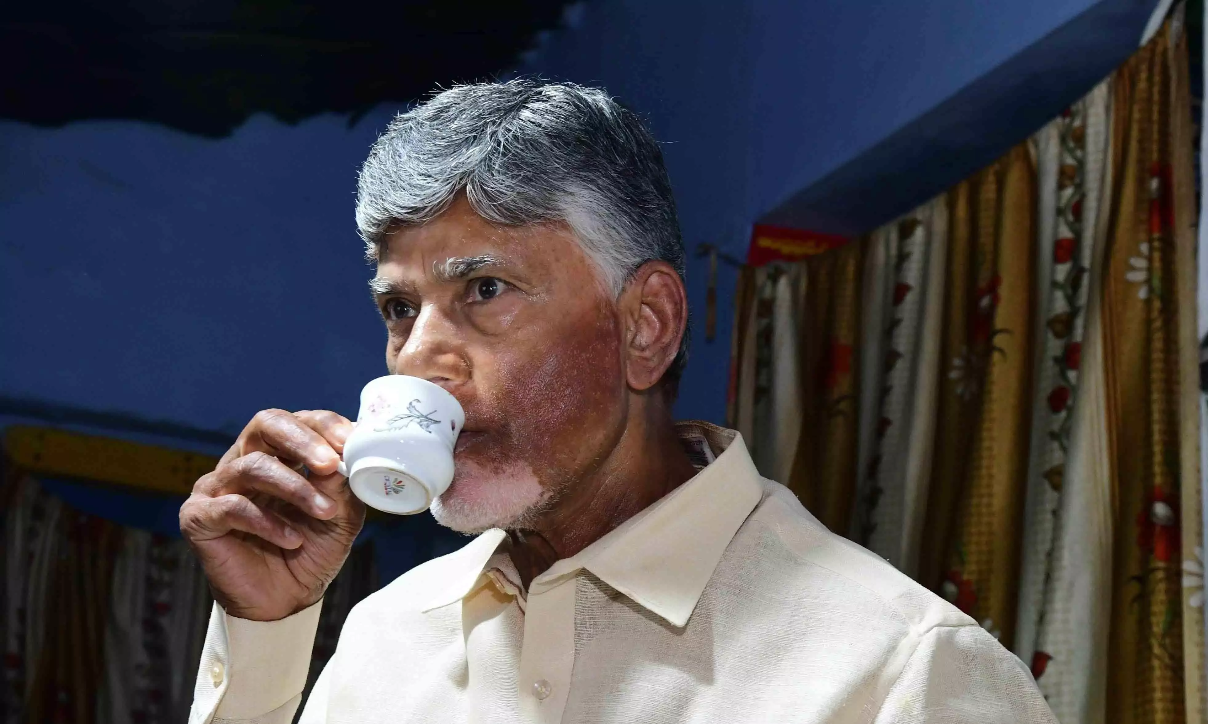 Andhra Pradesh: CM Naidu Engages With Families in Putchakayala Mada Andhra Pradesh: CM Naidu Engages With Families in Putchakayala Mada