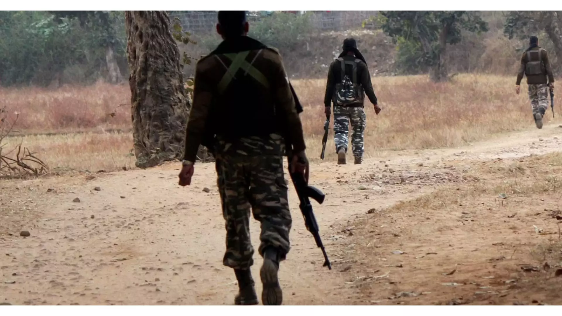 Kothagudem: Maoist committee member surrenders before police Kothagudem: Maoist committee member surrenders before police